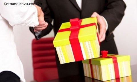 Quà biếu, tặng có phải xuất hóa đơn?